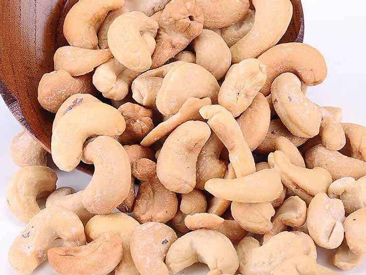 dried cashew nuts